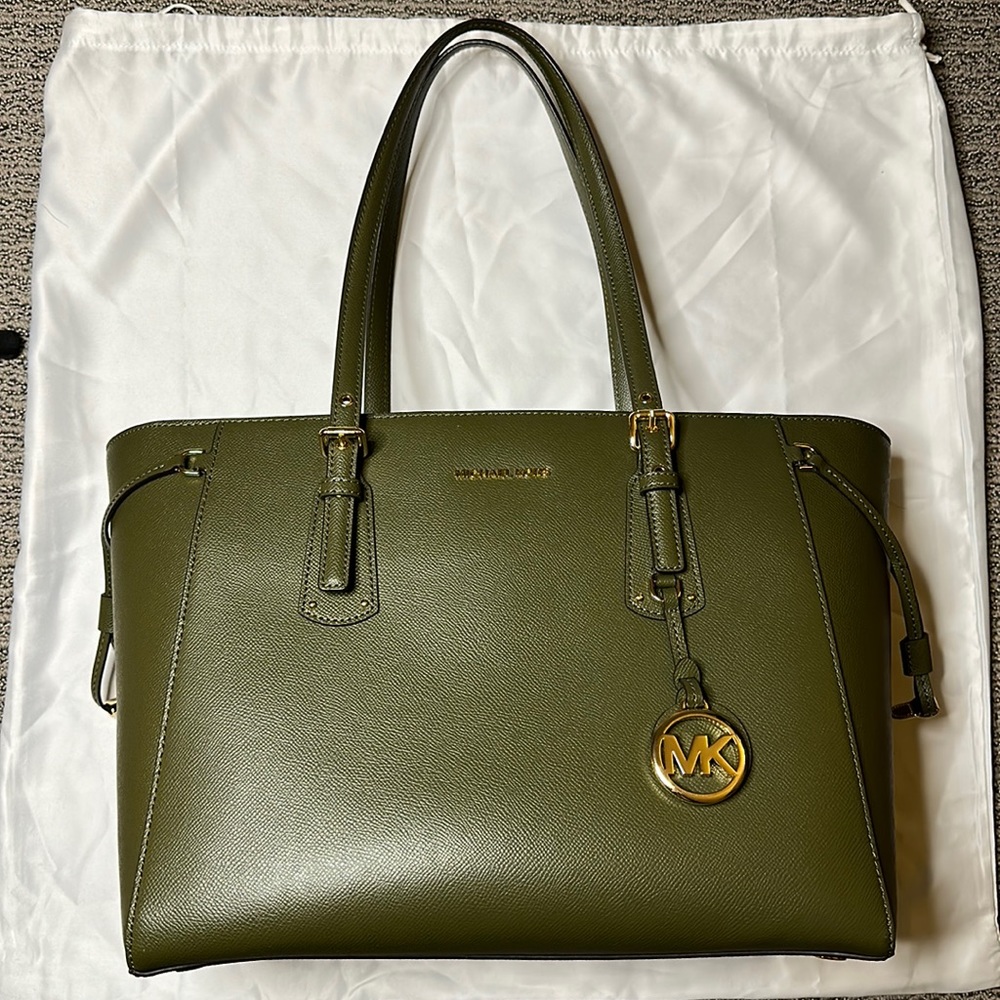 Michael Kors Voyager Tote Bag